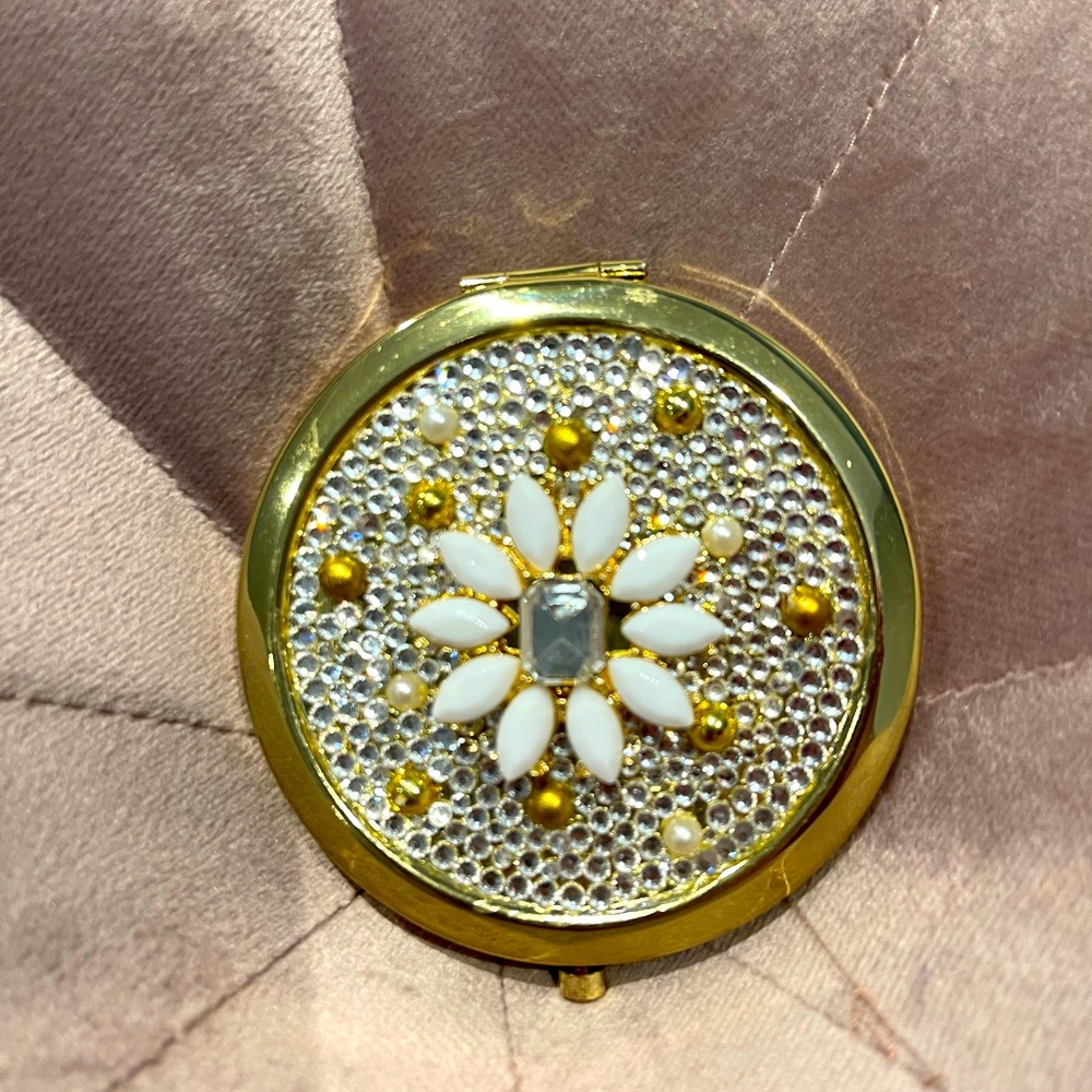 Gold compact mirror